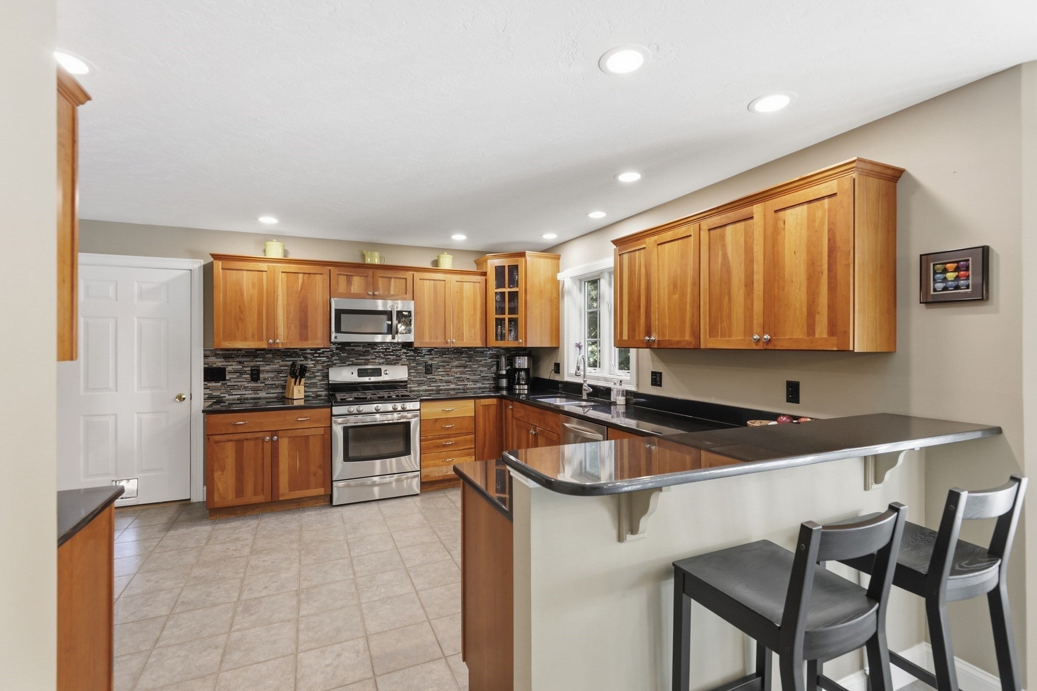 7 Holly Cir, Easthampton, MA, 7 Holly Cir, Easthampton, MA Photo #19