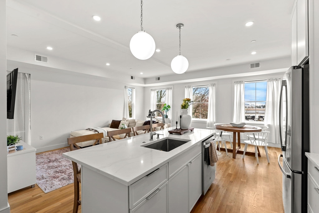 298 Maverick St 3