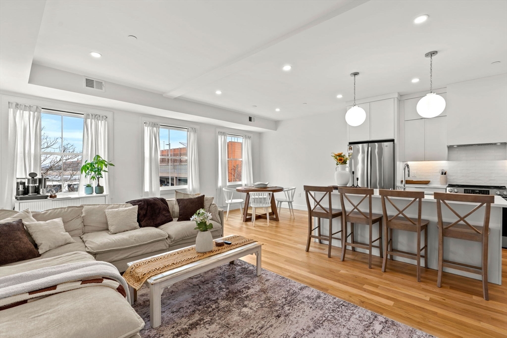 298 Maverick St 3