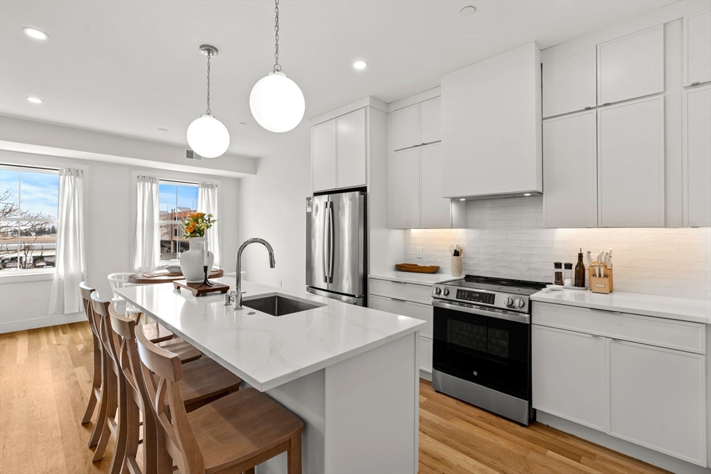 298 Maverick St 3