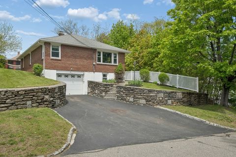 Photo of 31 Villa Rd, Shrewsbury, MA 01545 (MLS # 73518612)