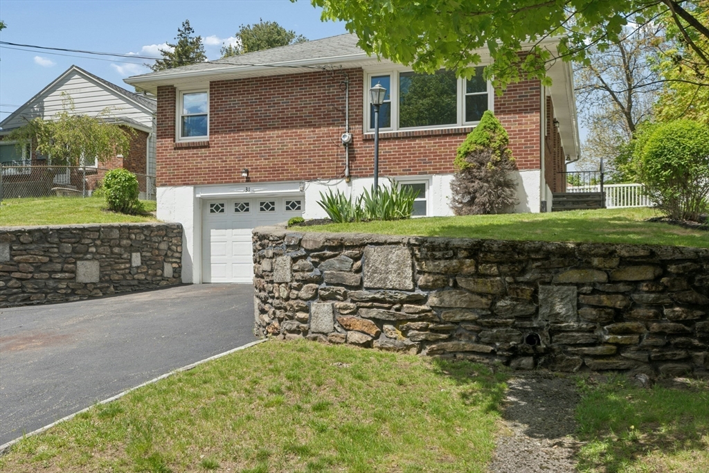 31 Villa Rd, Shrewsbury, MA, 31 Villa Rd, Shrewsbury, MA Photo #2