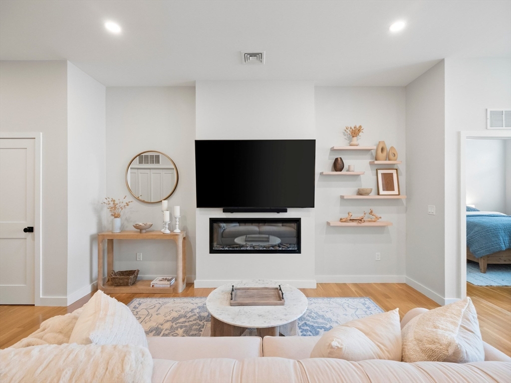 531 Main St 1002