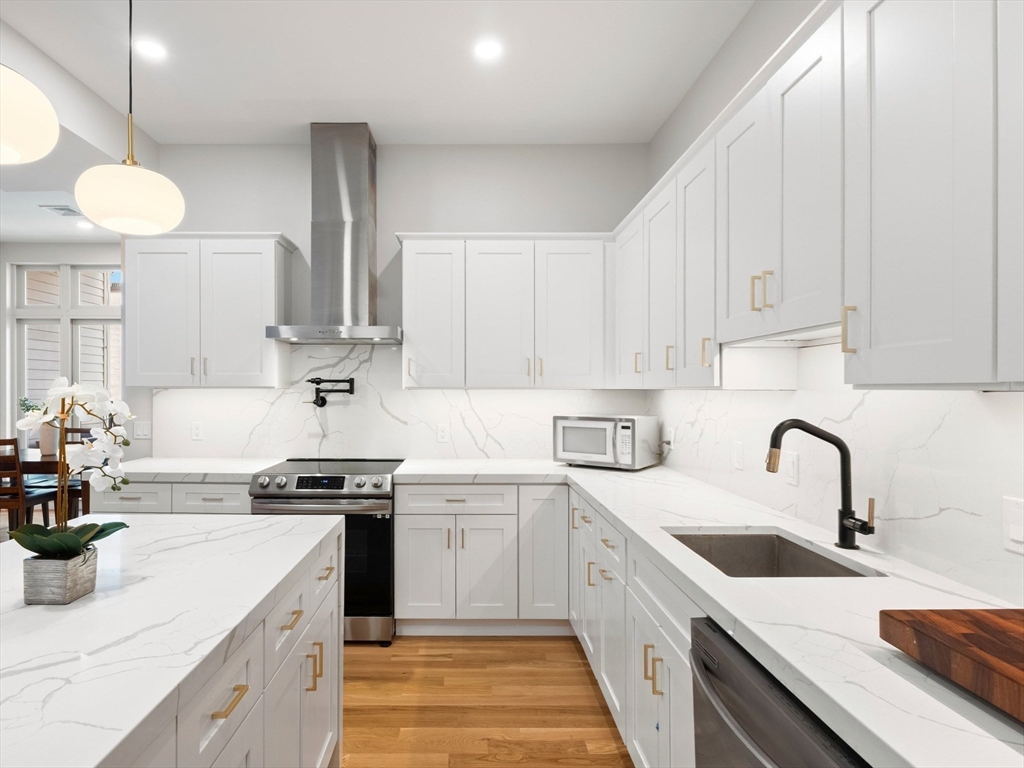 531 Main St 1002