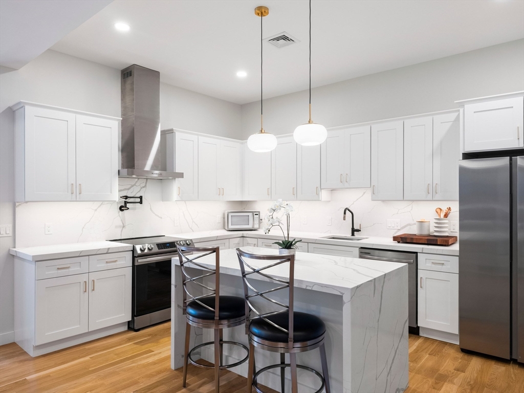 531 Main St 1002