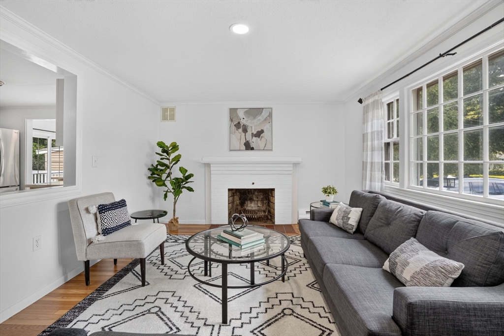 8 Charlotte Dr