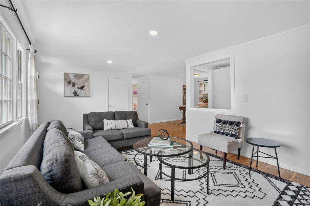 8 Charlotte Dr