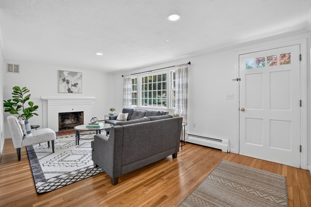 8 Charlotte Dr