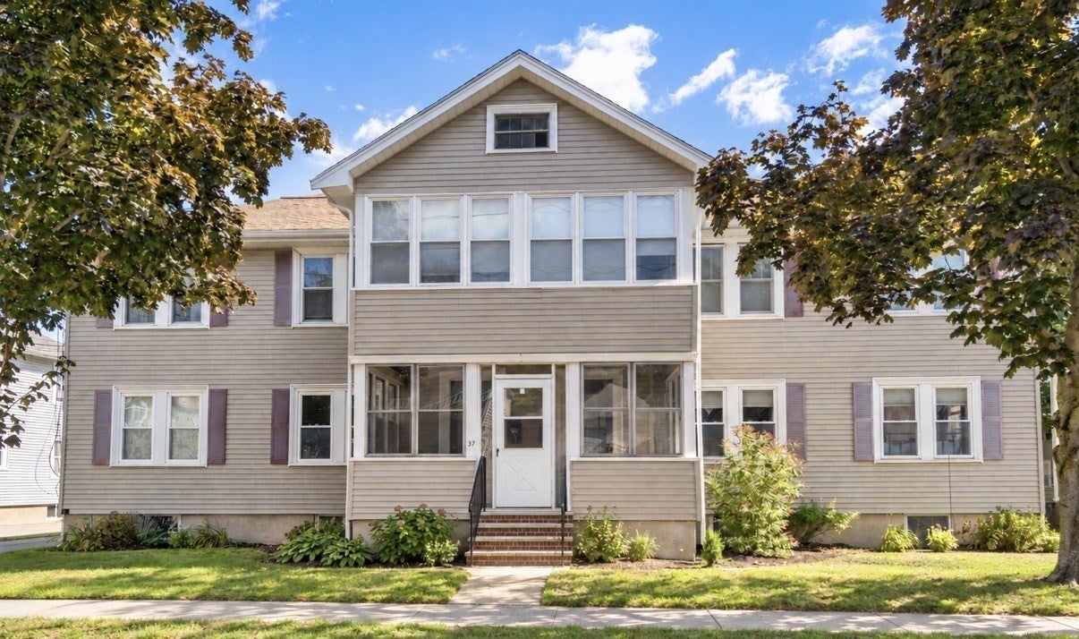 Photo of 37 Everett St, Waltham, MA