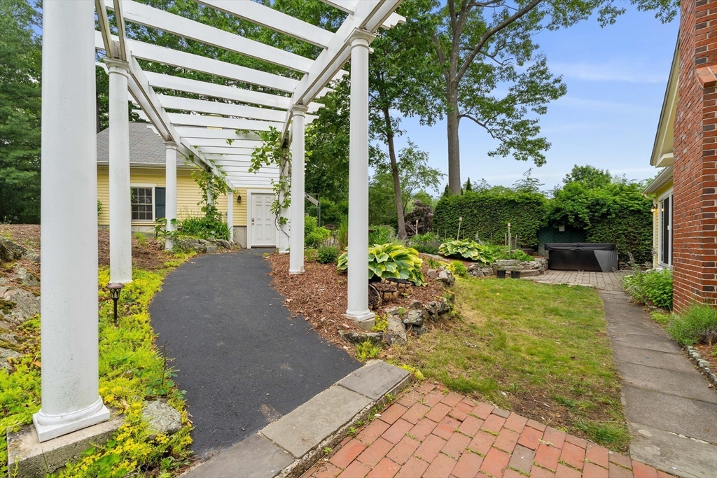 16 Rockland Rd