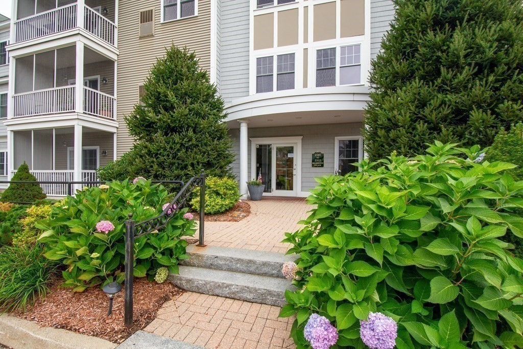 2105 Briarwood Vlg 2105