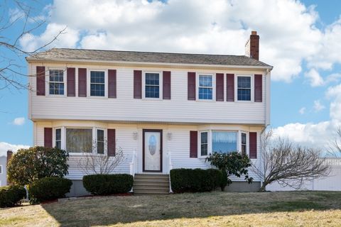6 Waterview Dr Medway MA 02053