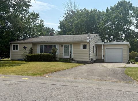 32 Watson Ave Leominster MA 01453