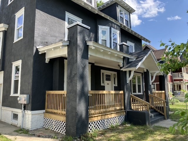 333-335 Saint James Ave