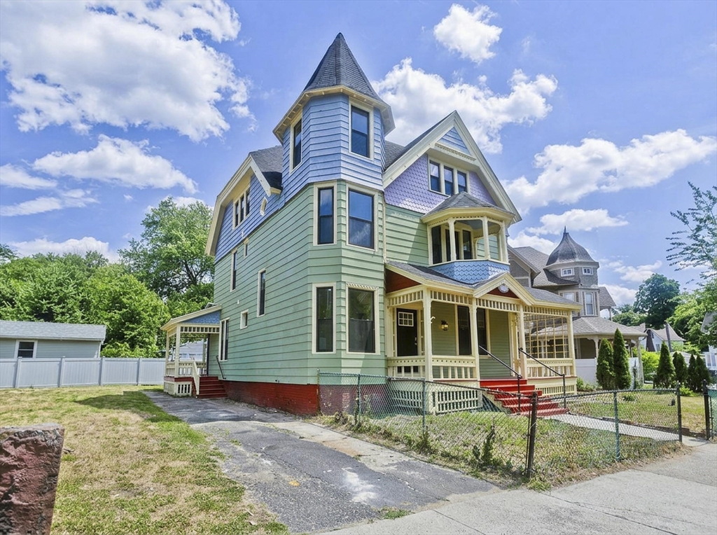 205 St James Ave