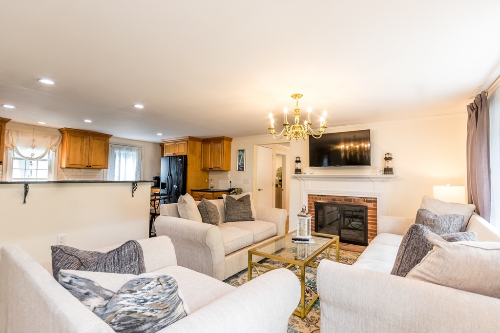 15 Mirror Brook Rd