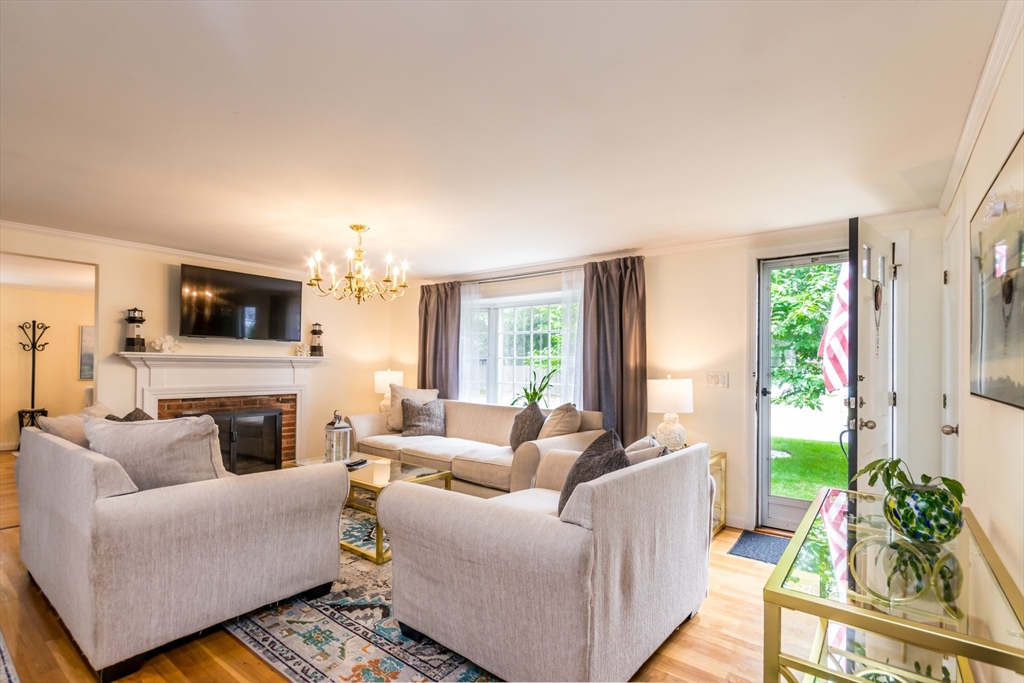 15 Mirror Brook Rd