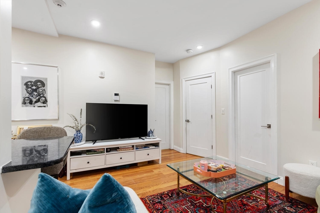 81 Prince St 2