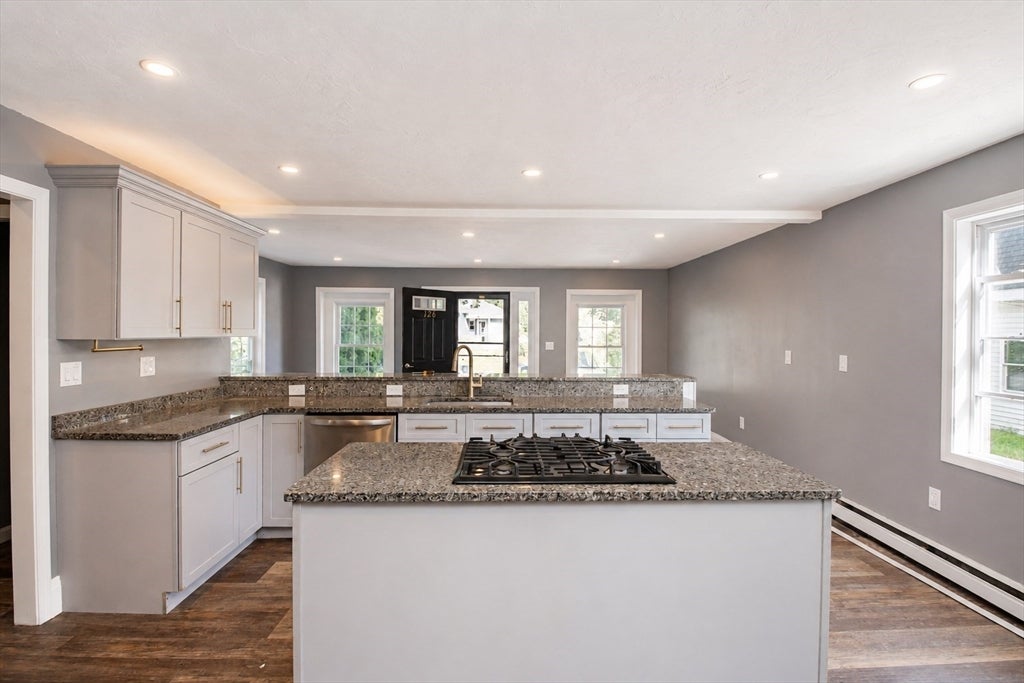 126 Sears Island Dr, Worcester, MA, 126 Sears Island Dr, Worcester, MA Photo #5
