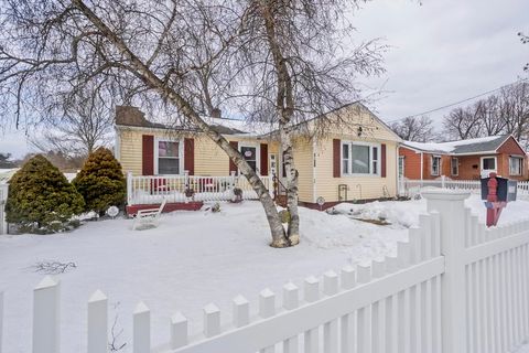 Photo of 1730 Carew St, Springfield, MA 01104 (MLS # 73478496)