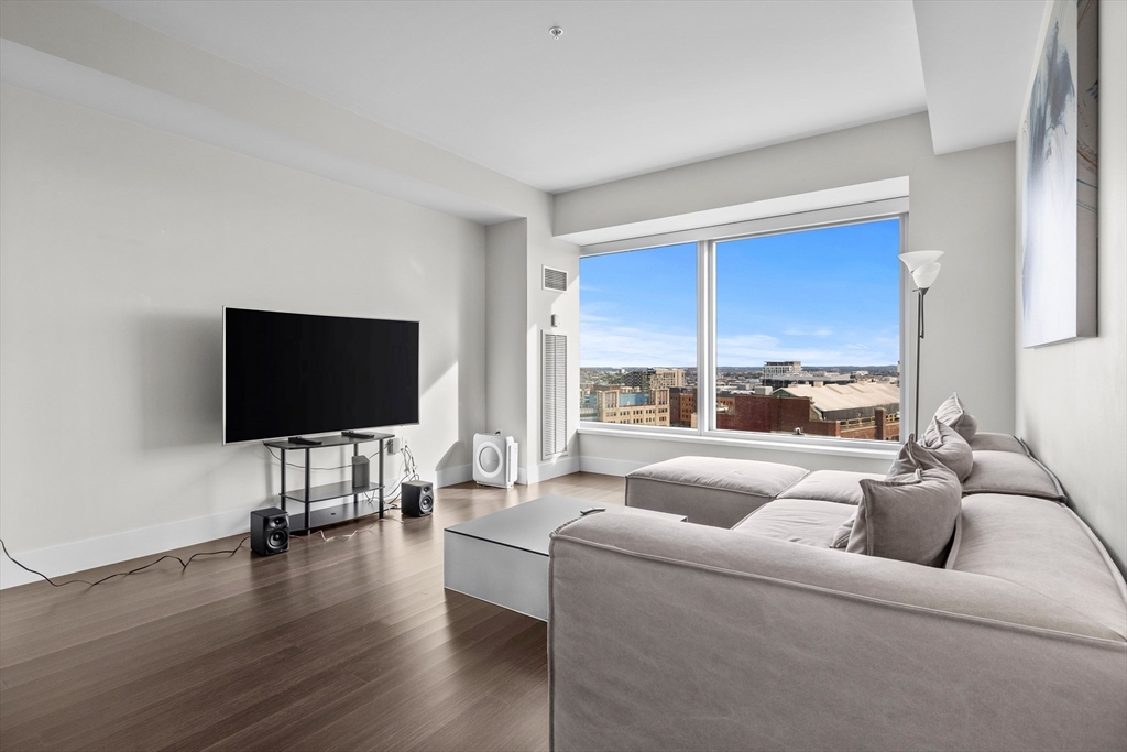 110 Stuart Street 19A