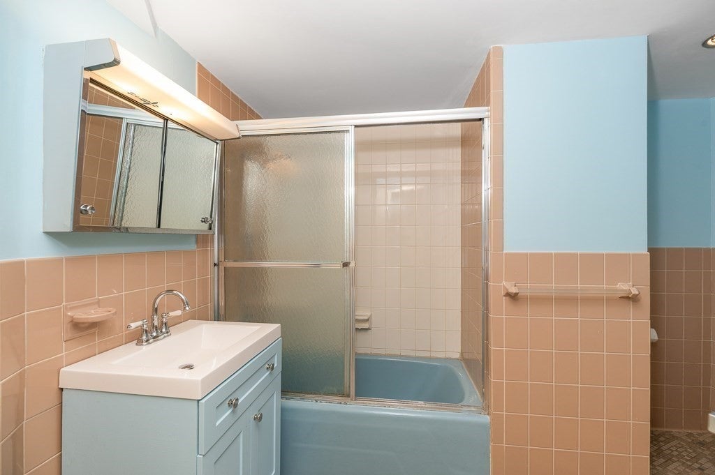 300 Lynn Shore Dr #410, Lynn, MA Photo #31