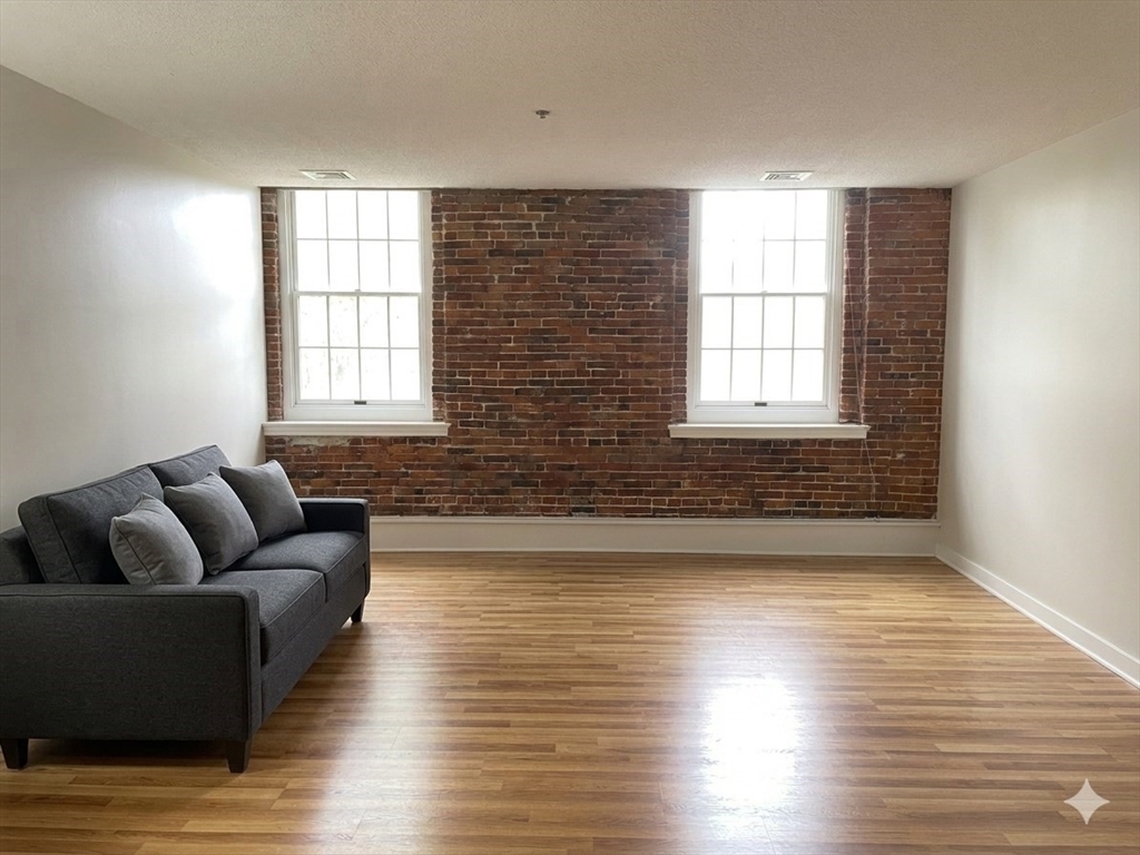 148 Main St O303