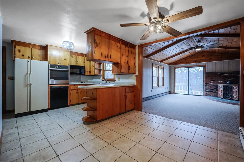 North Attleboro, Massachusetts 02760, United States, 3 Bedrooms Bedrooms, ,1 BathroomBathrooms,Residential,Pending,21339