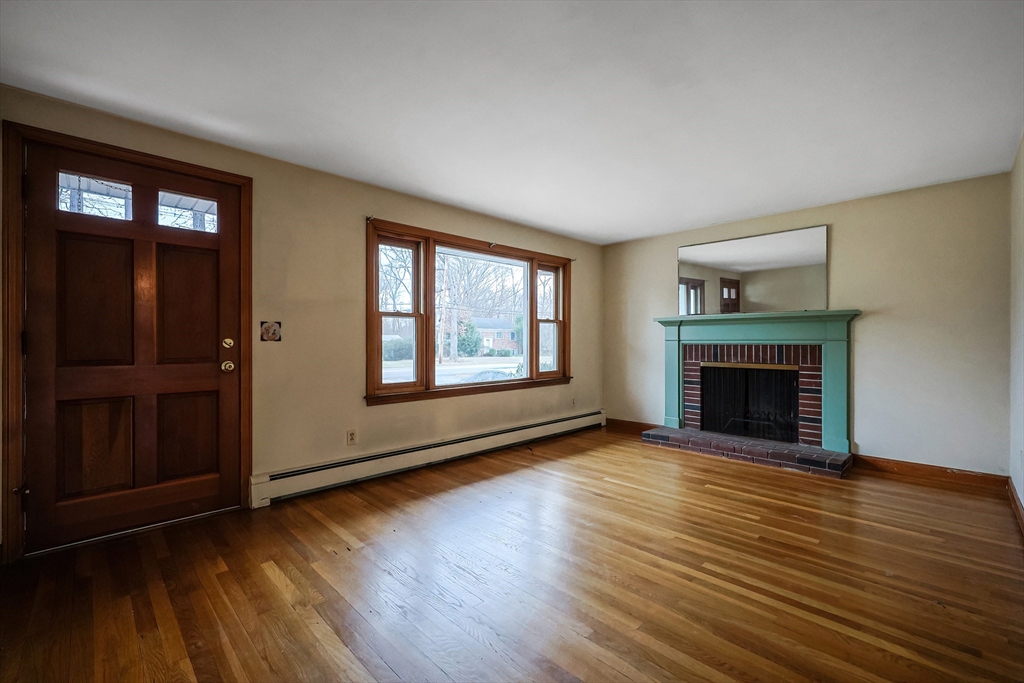 North Attleboro, Massachusetts 02760, United States, 3 Bedrooms Bedrooms, ,1 BathroomBathrooms,Residential,Pending,21339