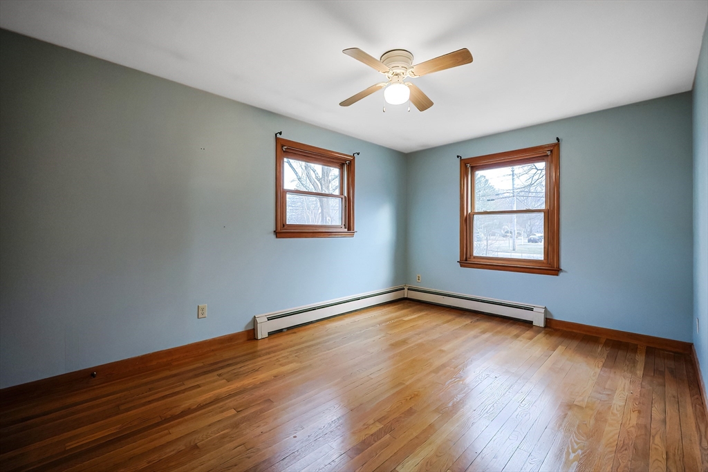 North Attleboro, Massachusetts 02760, United States, 3 Bedrooms Bedrooms, ,1 BathroomBathrooms,Residential,Pending,21339