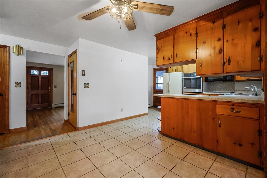 North Attleboro, Massachusetts 02760, United States, 3 Bedrooms Bedrooms, ,1 BathroomBathrooms,Residential,Pending,21339