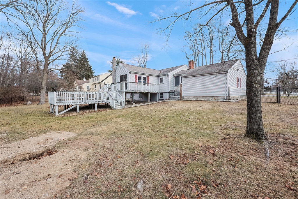 North Attleboro, Massachusetts 02760, United States, 3 Bedrooms Bedrooms, ,1 BathroomBathrooms,Residential,Pending,21339