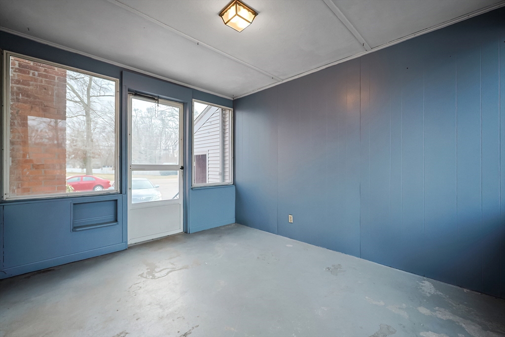 North Attleboro, Massachusetts 02760, United States, 3 Bedrooms Bedrooms, ,1 BathroomBathrooms,Residential,Pending,21339