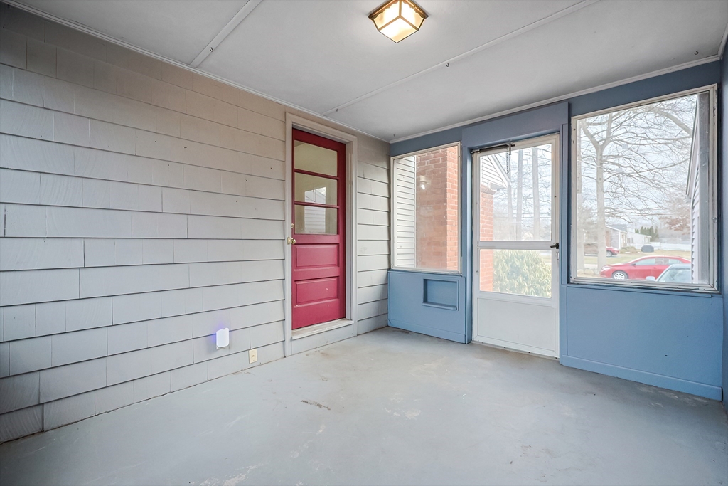 North Attleboro, Massachusetts 02760, United States, 3 Bedrooms Bedrooms, ,1 BathroomBathrooms,Residential,Pending,21339