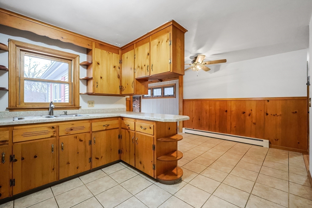 North Attleboro, Massachusetts 02760, United States, 3 Bedrooms Bedrooms, ,1 BathroomBathrooms,Residential,Pending,21339