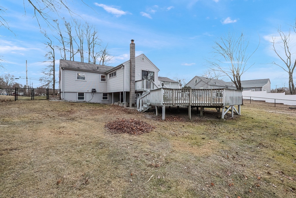 North Attleboro, Massachusetts 02760, United States, 3 Bedrooms Bedrooms, ,1 BathroomBathrooms,Residential,Pending,21339