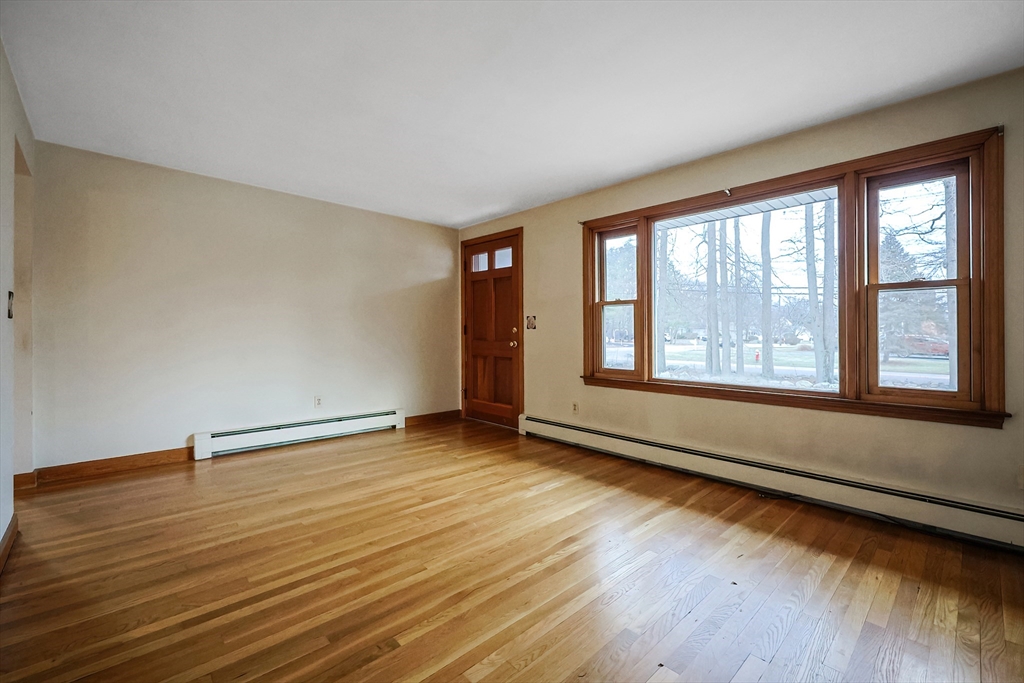 North Attleboro, Massachusetts 02760, United States, 3 Bedrooms Bedrooms, ,1 BathroomBathrooms,Residential,Pending,21339