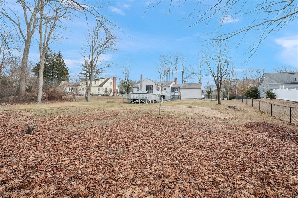 North Attleboro, Massachusetts 02760, United States, 3 Bedrooms Bedrooms, ,1 BathroomBathrooms,Residential,Pending,21339