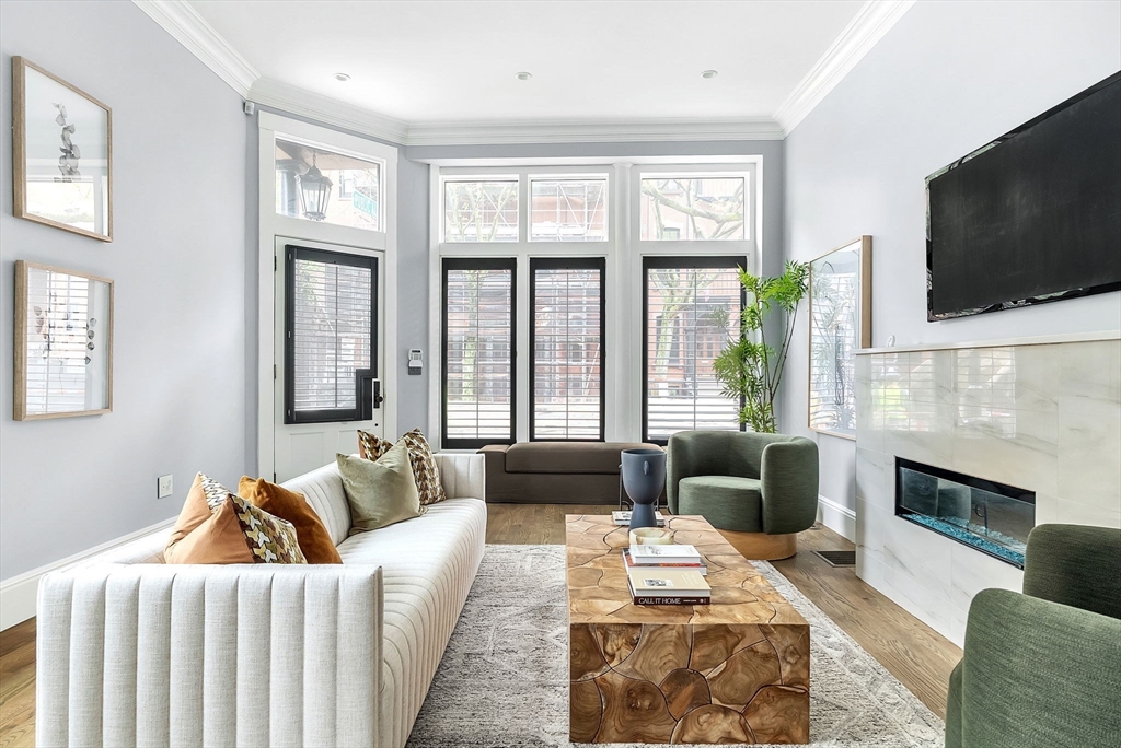 327 Shawmut Ave 1