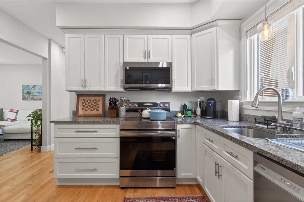 Click for 17 Chelmsford St #1, Boston, MA slideshow