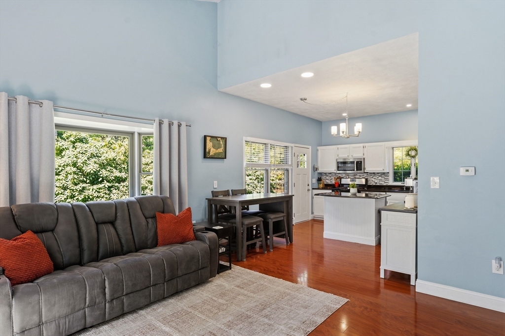 17 Dry Hollow Ln