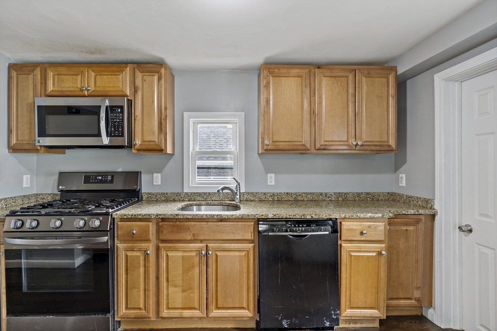 6 Lindsell St, Saugus, MA Photo #8