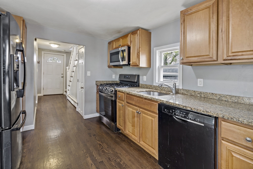 6 Lindsell St, Saugus, MA Photo #10