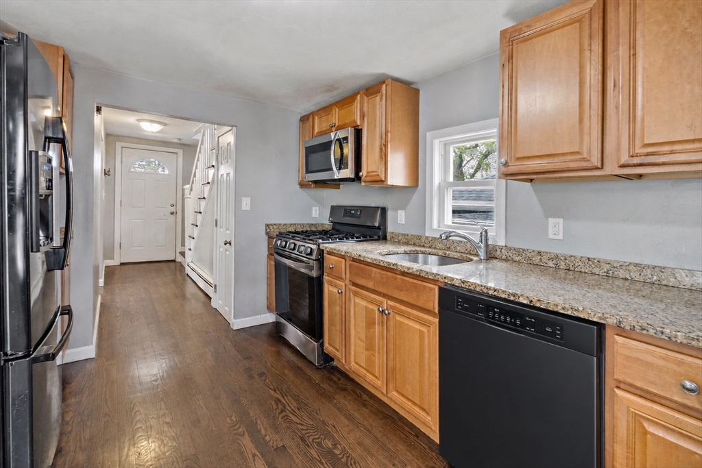 6 Lindsell St, Saugus, MA Photo #9