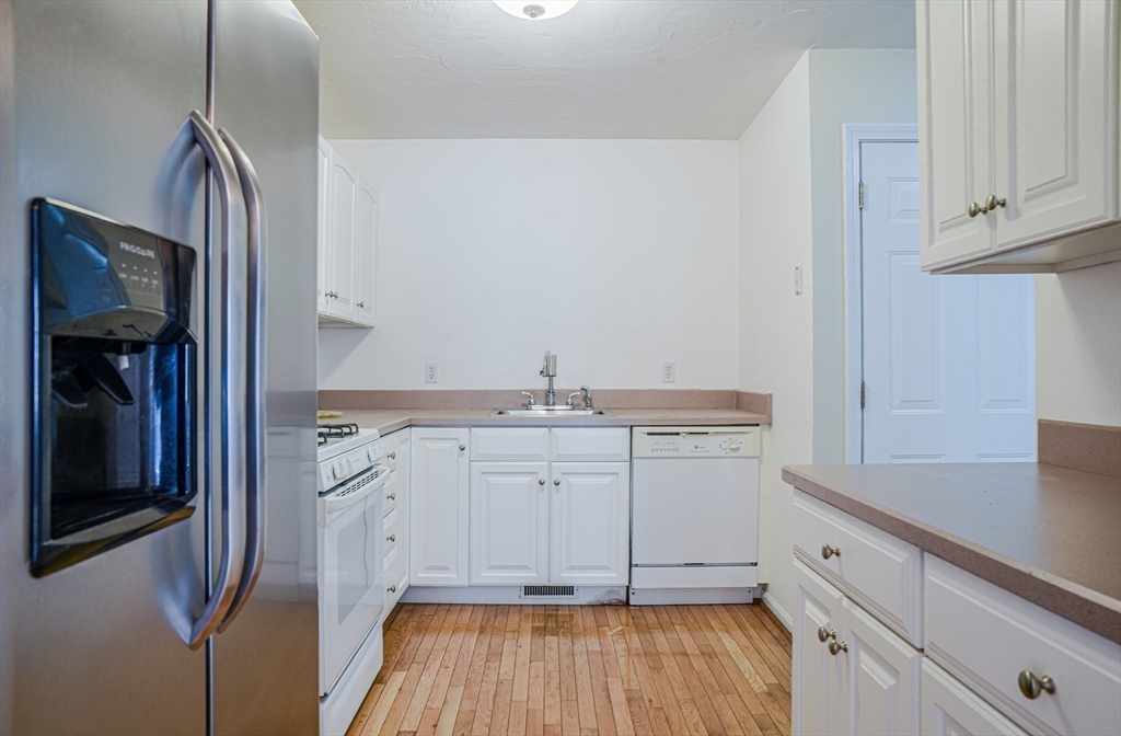 715 Thayer St 715