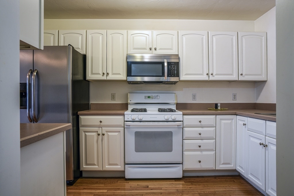 715 Thayer St 715