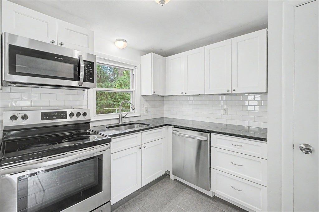 9 Moss Rd, Springfield, MA, 9 Moss Rd, Springfield, MA Photo #11