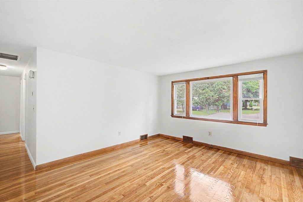 9 Moss Rd, Springfield, MA, 9 Moss Rd, Springfield, MA Photo #17