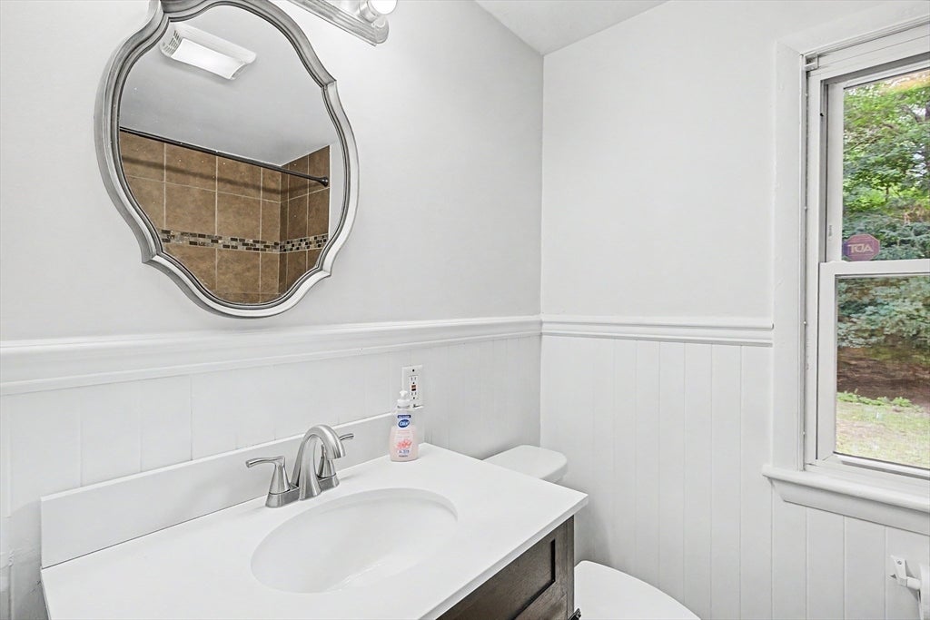 9 Moss Rd, Springfield, MA, 9 Moss Rd, Springfield, MA Photo #19