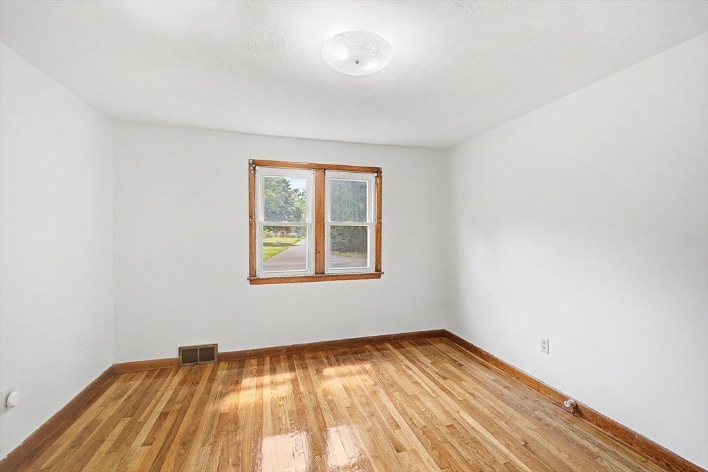 9 Moss Rd, Springfield, MA, 9 Moss Rd, Springfield, MA Photo #22